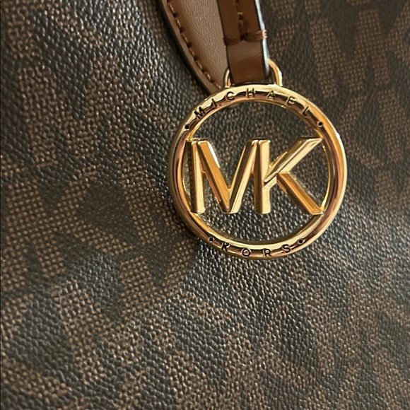 Michael Kors Shelia Medium Logo Satchel - Picture 11 of 11